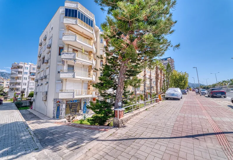 Квартира планировки 3+1 с отдельной кухней на первой береговой линии